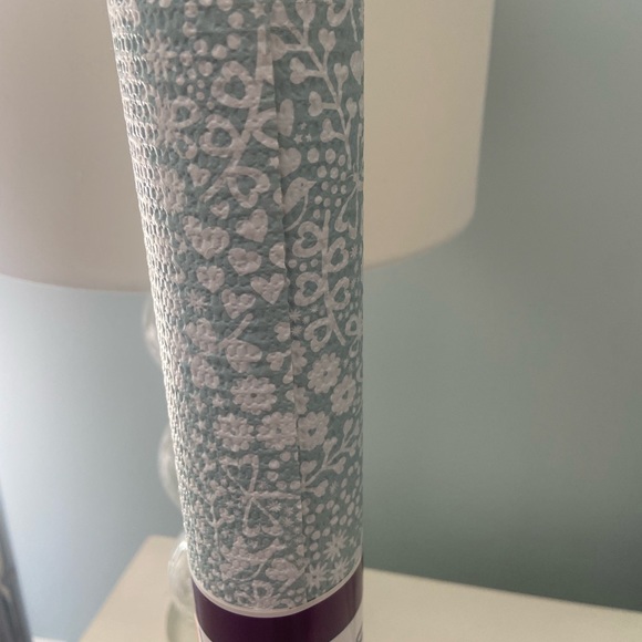 Magic Cover Vinyl Shelf Liner (18 Inches X 5 Ft) (Petite Garland Powder Blue) - Picture 2 of 7